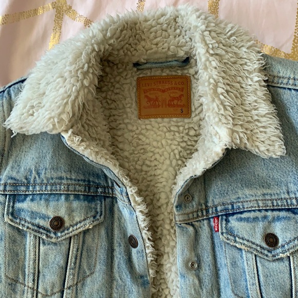 Authentic Levi’s Jacket - Picture 2 of 2